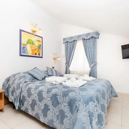 Cassia 4*