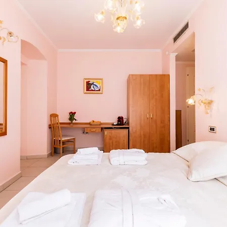 Bed & Breakfast Cassia 4*