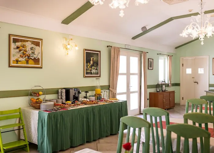 לינה וארוחת בוקר Cassia מאלי לוסיניי