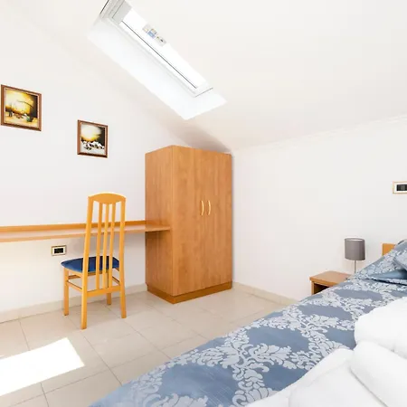 Couette-café Cassia 4*
