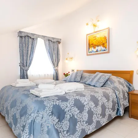 Bed & Breakfast Cassia 4*